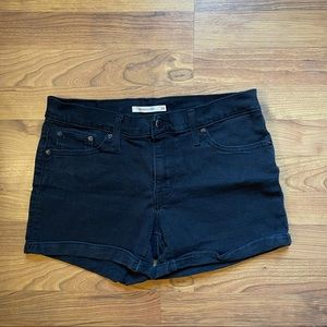 Levi’s Mid Length Short